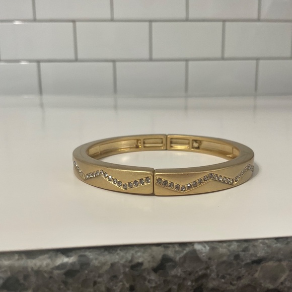 Lia Sophia Bolt Olivine Brushed Goldtone Stretch Bracelet Size M - Picture 2 of 6